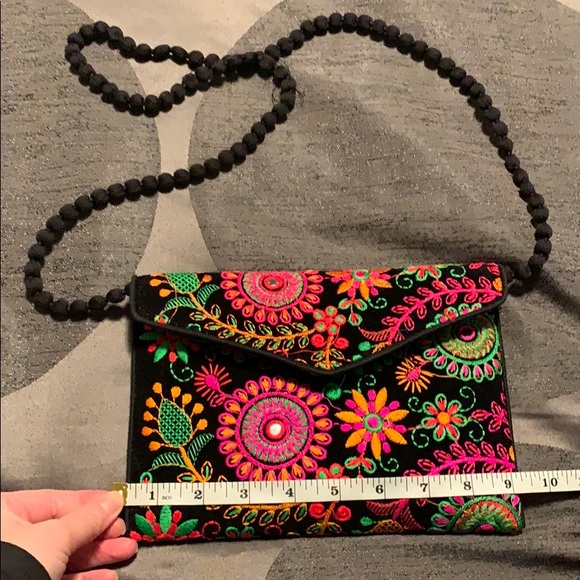 Hand embroidered purse from India - Picture 5 of 8